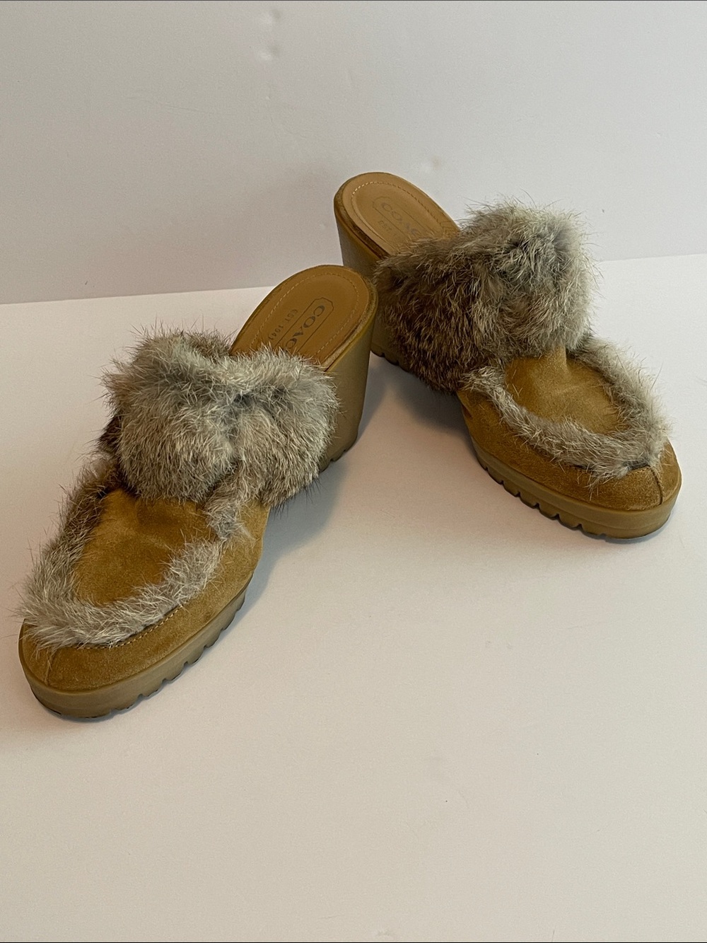 COACH Y2k fur trimmed tan suede clogs sz 8.5
